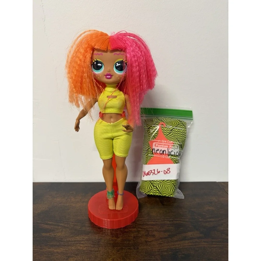 LOL Surprise OMG Doll NEONLICIOUS Multicolor MGA 2019 With Outfit & Accessories